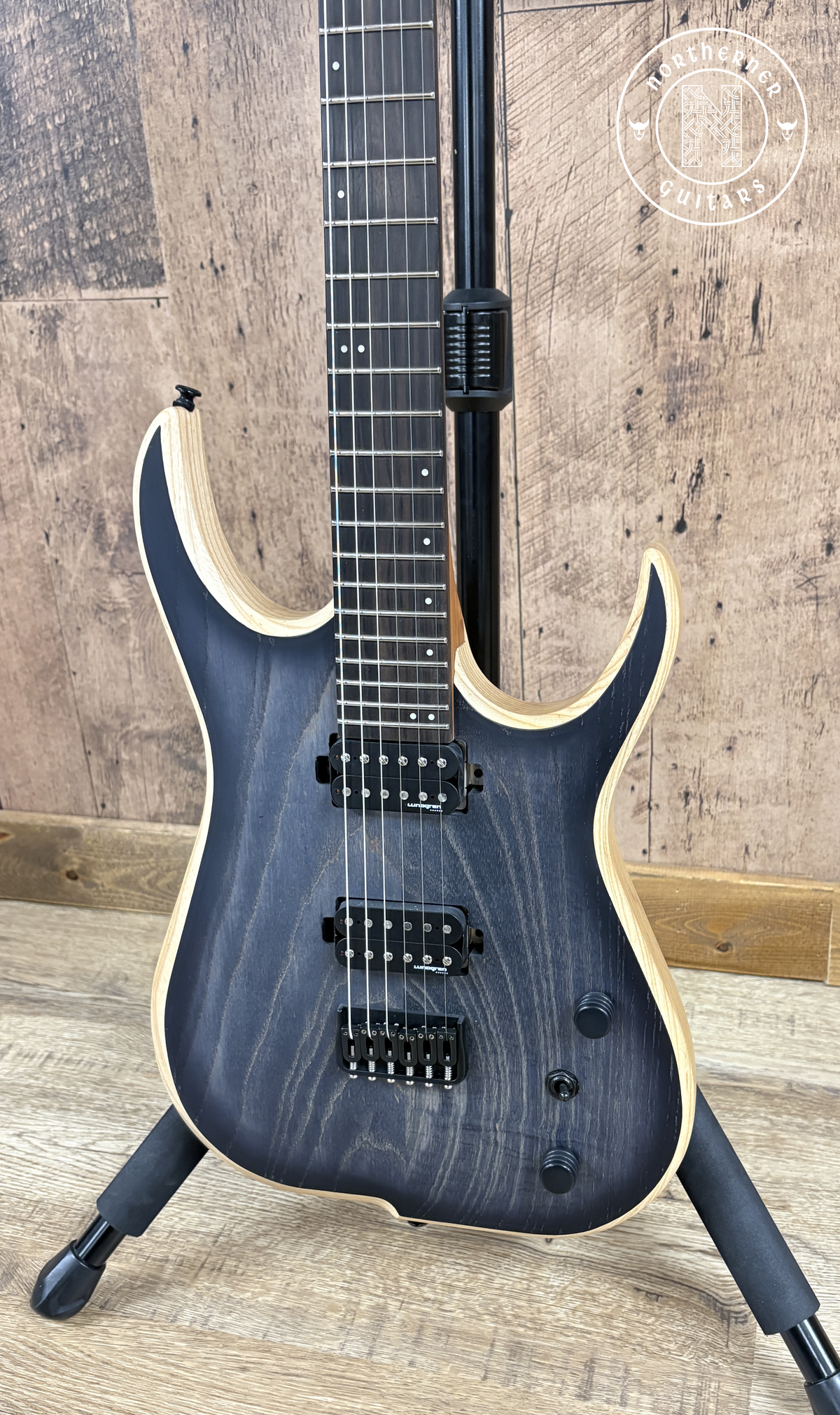 NEW Skervesen Velociraptor 6 Black Swamp Ash