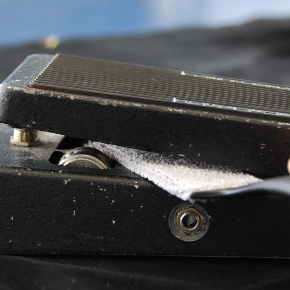 Music Nomad The Nomad Tool - All in 1 String, Body & Hardware Cleaning Tool