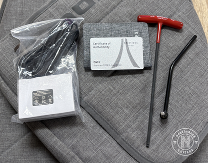 USED Aristides 070R 2022 Bright Red