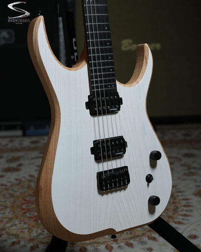 PRE-ORDER Skervesen Velociraptor 6 White Swamp Ash