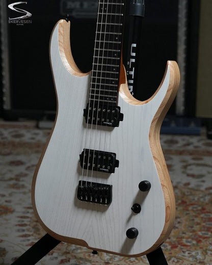 PRE-ORDER Skervesen Velociraptor 6 White Swamp Ash